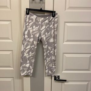 Reebok white grey camouflage 3/4 yoga pants